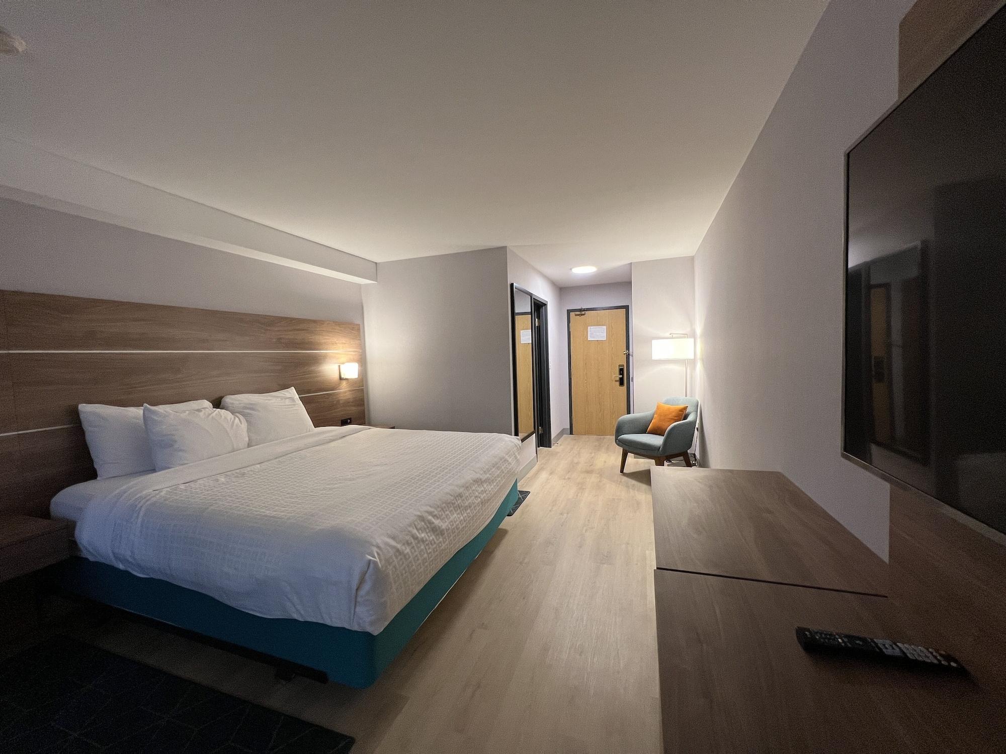 Super 8 By Wyndham Cornwall On Exteriör bild