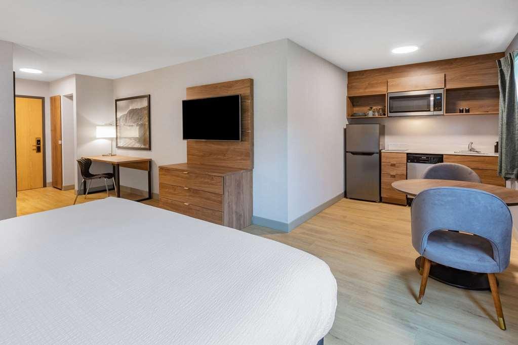 Super 8 By Wyndham Cornwall On Rum bild