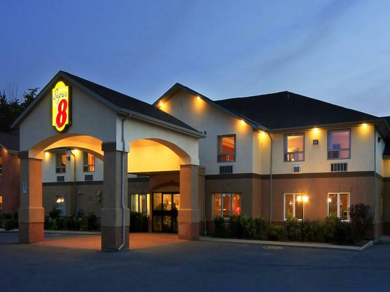 Super 8 By Wyndham Cornwall On Exteriör bild